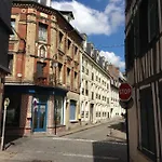 Un Petit Nid A * أونفلور